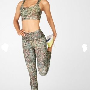 Fabletics Peak 2-Piece Outfit Powerhold in Earthen NWT